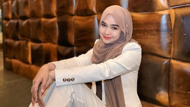 Highlight Dunia Hiburan InsertLive : Ria Ricis Lagi Dekat dengan Pria, Siapa?