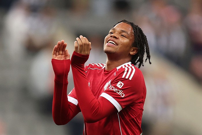 NEWCASTLE UPON TYNE, ENGLAND - AUGUST 25: Rio Ngumoha of Liverpool celebrates at full-time following the teams victory in the Premier League match between Newcastle United and Liverpool at St James Park on August 25, 2025 in Newcastle upon Tyne, England. (Photo by George Wood/Getty Images)