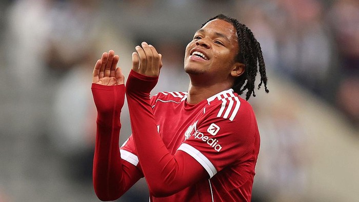 NEWCASTLE UPON TYNE, ENGLAND - AUGUST 25: Rio Ngumoha of Liverpool celebrates at full-time following the teams victory in the Premier League match between Newcastle United and Liverpool at St James Park on August 25, 2025 in Newcastle upon Tyne, England. (Photo by George Wood/Getty Images)
