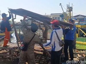 Bangunan Liar di Pelabuhan Pasuruan Dibongkar Pemkot Bangunan Liar di Pelabuhan Pasuruan Dibongkar Pemkot