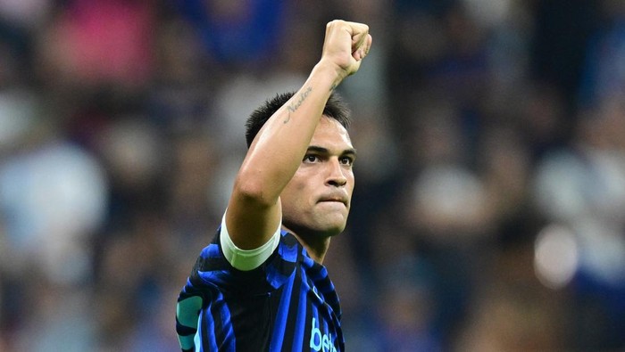 Soccer Football - Serie A - Inter Milan v Torino - San Siro, Milan, Italy - August 25, 2025 Inter Milans Lautaro Martinez celebrates scoring their third goal REUTERS/Daniele Mascolo
