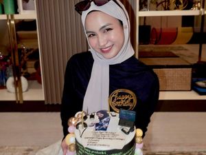 Kue Ultah ke-24 Xaviera Putri Bikin Netizen Geleng-geleng Kue Ultah ke-24 Xaviera Putri Bikin Netizen Geleng-geleng