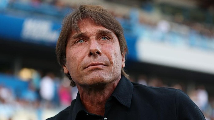 SASSUOLO, ITALY - AUGUST 23: Antonio Conte, manager of Napoli, looks on during the Serie A match between US Sassuolo Calcio and SSC Napoli at Mapei Stadium Citta del Tricolore on August 23, 2025 in Reggio Emilia, Italy. (Photo by Timothy Rogers/Getty Images)
