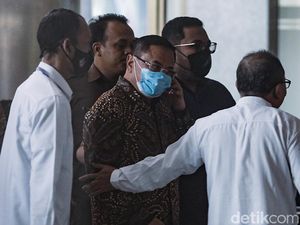 Penampakan Bupati Sudewo Saat Tiba di KPK Penuhi Panggilan
