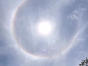 Fenomena Halo Matahari Muncul di Langit Depok, Begini Penjelasan BMKG Fenomena Halo Matahari Muncul di Langit Depok, Begini Penjelasan BMKG