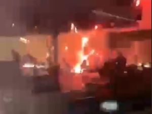 Video: Konvoi Remaja Bermotor Tembakkan Petasan ke Warga di Ngawi Video: Konvoi Remaja Bermotor Tembakkan Petasan ke Warga di Ngawi