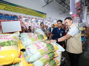 Gerakan Pangan Murah, Polda Jatim-Bulog Salurkan 2 Ton Beras Rp 11 ribu Gerakan Pangan Murah, Polda Jatim-Bulog Salurkan 2 Ton Beras Rp 11 ribu