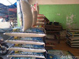 Harga Beras Medium 25 Kg di Pasar Terong Makassar Tembus Rp 365 Ribu Harga Beras Medium 25 Kg di Pasar Terong Makassar Tembus Rp 365 Ribu