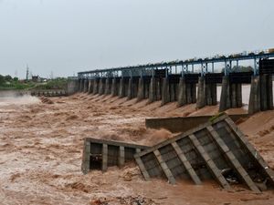 Hujan Deras Hantam Proyek Bendungan Tawi di Kashmir Hujan Deras Hantam Proyek Bendungan Tawi di Kashmir