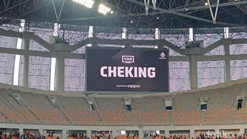 VAR Demokrasi dan Trofi Bernama Kepercayaan Publik