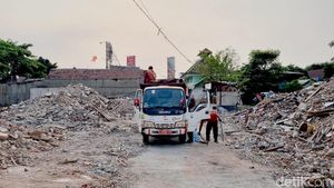 Kampung di Tengah Jalan Ahmad Yani Mulai Dibongkar