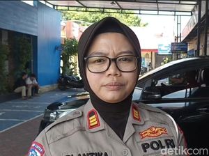 Polisi Buru Geng Motor Tembakkan Petasan Depan Gedung Kejari Ngawi Polisi Buru Geng Motor Tembakkan Petasan Depan Gedung Kejari Ngawi