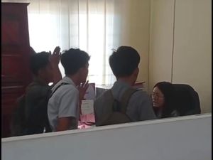 Viral Mahasiswa di Nias Ribut dengan Dosen gegera Berkas Dibanting Viral Mahasiswa di Nias Ribut dengan Dosen gegera Berkas Dibanting