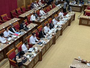Legislator Ungkit Masalah Gaji: Hebat Kemendikti, Kami Wakil Rakyat Dihujat Legislator Ungkit Masalah Gaji: Hebat Kemendikti, Kami Wakil Rakyat Dihujat