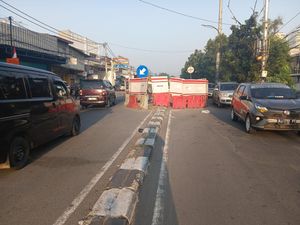 Lalin Jalan Angke Jakbar Macet Imbas Proyek Galian Lalin Jalan Angke Jakbar Macet Imbas Proyek Galian