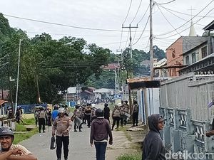 4 Fakta Simpatisan Terdakwa Makar di Sorong Rusuh gegara Pemindahan Tahanan 4 Fakta Simpatisan Terdakwa Makar di Sorong Rusuh gegara Pemindahan Tahanan