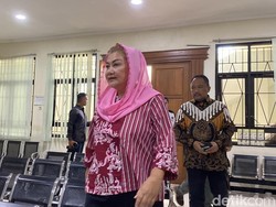Hadapi Sidang Vonis, Mbak Ita-Alwin Kompak Pakai Batik