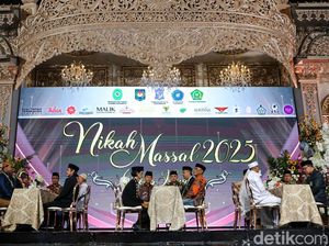 Ratusan Pasangan Nikah Massal di Surabaya Ratusan Pasangan Nikah Massal di Surabaya