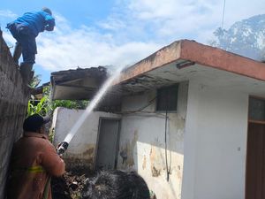 Bakar Sampah Berujung Kantor Pos di Jembrana Hangus Terbakar Bakar Sampah Berujung Kantor Pos di Jembrana Hangus Terbakar