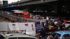 Potret Kemacetan Jalan TB Simatupang Jaksel, Pulang Kerja Makin Sengsara