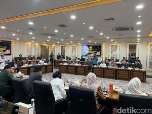 Ahmad Dhani Bawa-bawa Nama Ariel di Rapat RUU Hak Cipta Ahmad Dhani Bawa-bawa Nama Ariel di Rapat RUU Hak Cipta