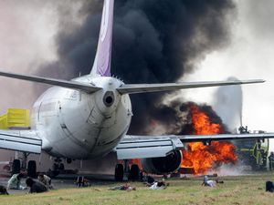 Bandara Juanda Gelar Simulasi Darurat, ARFF Sigap Padamkan Api Pesawat