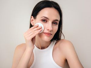 Cara Memilih Skincare untuk Kulit Berminyak Agar Tidak Breakout Cara Memilih Skincare untuk Kulit Berminyak Agar Tidak Breakout