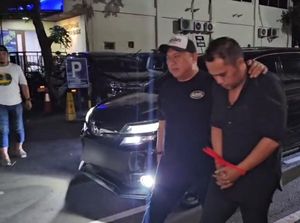 Penampakan Penyedia Tim Pantau Kasus Kacab Bank Saat Tiba di Polda Metro Penampakan Penyedia Tim Pantau Kasus Kacab Bank Saat Tiba di Polda Metro