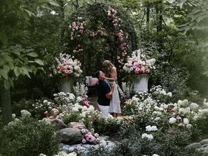 Timeline Hubungan Taylor Swift & Travis Kelce: PDKT-Tunangan