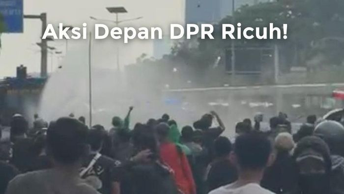 Video: Aksi di Depan DPR Ricuh!
