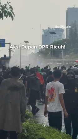 Video: Aksi di Depan DPR Ricuh!