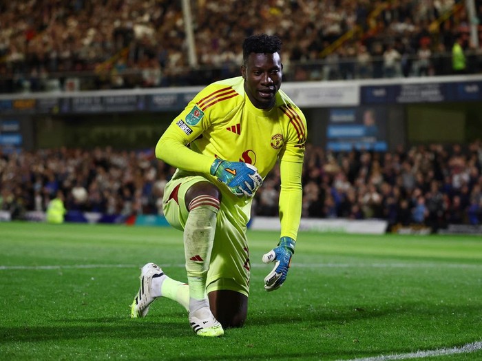 Soccer Football - Carabao Cup - Second Round - Grimsby Town v Manchester United - Blundell Park, Grimsby, Britain - August 27, 2025 Manchester United's Andre Onana during the penalty shoot-out Action Images via Reuters/Lee Smith EDITORIAL USE ONLY. NO USE WITH UNAUTHORIZED AUDIO, VIDEO, DATA, FIXTURE LISTS, CLUB/LEAGUE LOGOS OR 'LIVE' SERVICES. ONLINE IN-MATCH USE LIMITED TO 120 IMAGES, NO VIDEO EMULATION. NO USE IN BETTING, GAMES OR SINGLE CLUB/LEAGUE/PLAYER PUBLICATIONS. PLEASE CONTACT YOUR ACCOUNT REPRESENTATIVE FOR FURTHER DETAILS..