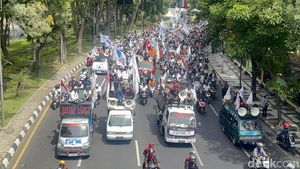 Arus Lalu Lintas Tersendat Imbas Demo Buruh di Surabaya