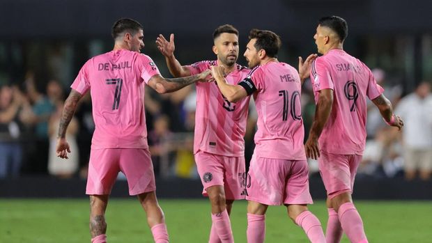 Aug 27, 2025; Fort Lauderdale, Florida, USA; Inter Miami CF forward Lionel Messi (10) celebrates with midfielder Rodrigo De Paul (7), defender Jordi Alba (18)m and forward Luis Suarez (9) after scoring against Orlando City during the second half at Chase Stadium. Mandatory Credit: Sam Navarro-Imagn Images