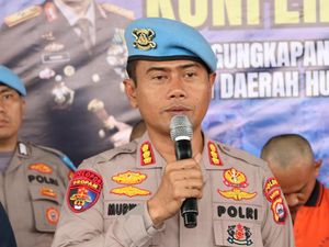 Polda Banten Patsus Oknum Polisi Lempar Helm Bubarkan Balap Liar di Serang Polda Banten Patsus Oknum Polisi Lempar Helm Bubarkan Balap Liar di Serang