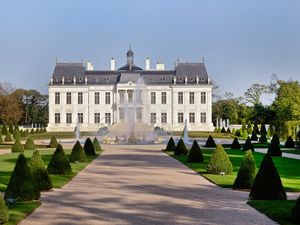 Istana Megah Bos Al Nassr yang Harganya Lebih Mahal dari Klub Istana Megah Bos Al Nassr yang Harganya Lebih Mahal dari Klub