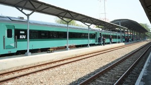 Penampakan Perdana Kereta Khusus Petani & Pedagang