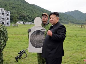 Kim Jong Un Pantau Latihan Militer Pasukan Operasi Khusus Kim Jong Un Pantau Latihan Militer Pasukan Operasi Khusus