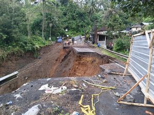 Jalur Bangli-Karangasem Terputus Lagi gegara Hujan, Akses Ditutup Jalur Bangli-Karangasem Terputus Lagi gegara Hujan, Akses Ditutup