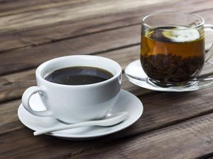 Kopi atau Teh, Mana yang Lebih Baik untuk Memulai Pagi? Kopi atau Teh, Mana yang Lebih Baik untuk Memulai Pagi?