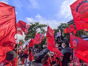Demo Buruh di Semarang, Sentil Ketimpangan Gaji DPR Vs Buruh-Wamenaker Noel