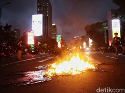 Video: Massa Pelajar di Asia Afrika Dipukul Mundur ke Senayan