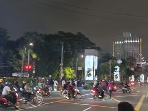 Menjelang Malam, Massa Pelajar di Asia Afrika Dipukul Mundur ke Senayan