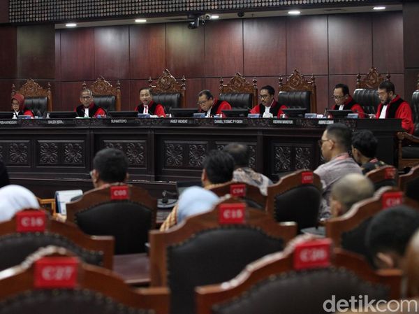 MK Gelar Sidang Putusan Wamen Rangkap Komisaris