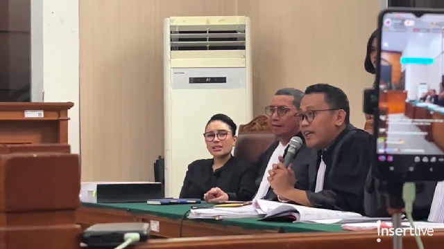 Berita Seputar Selebriti Insertlive Terkini : Ada Indikasi Nikita Mirzani Lakukan Pemerasan Terhadap Reza GladysMenurutSaksi Ahli Bahasa