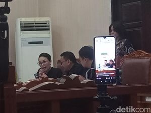 Nikita Mirzani Menangis, Geregetan Dengar Kesaksian Ahli UU ITE di Persidangan Nikita Mirzani Menangis, Geregetan Dengar Kesaksian Ahli UU ITE di Persidangan