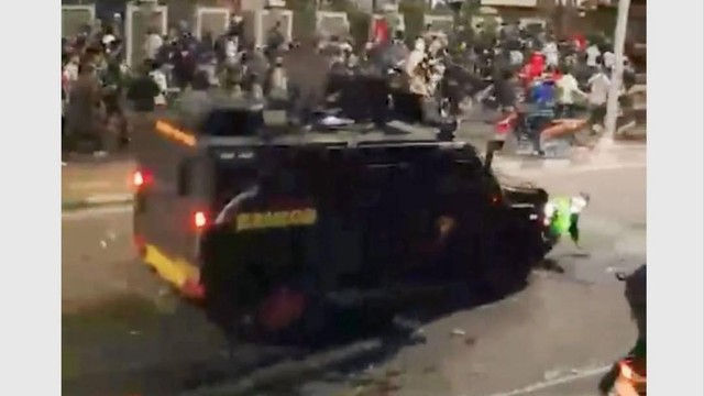 Gosip Terkini Selebriti Insertlive : Kronologi Mencekam Ojol Tewas Dilindas Rantis Brimob Saat Demo DPR Ricuh
