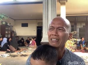 Isak Tangis Keluarga Mahasiswi Unram yang Diduga Tewas Dibegal Isak Tangis Keluarga Mahasiswi Unram yang Diduga Tewas Dibegal