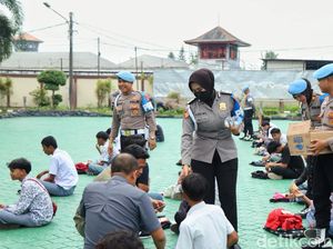 96 Pelajar Dikembalikan ke Ortu Usai Dihalau Polisi saat Akan Ikut Demo 96 Pelajar Dikembalikan ke Ortu Usai Dihalau Polisi saat Akan Ikut Demo