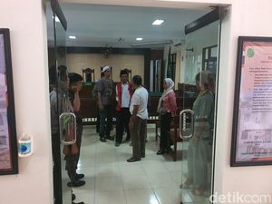 Pria Saptosari Dipidanakan Tetangga Usai Membela Diri Divonis 4 Bulan Bui Pria Saptosari Dipidanakan Tetangga Usai Membela Diri Divonis 4 Bulan Bui